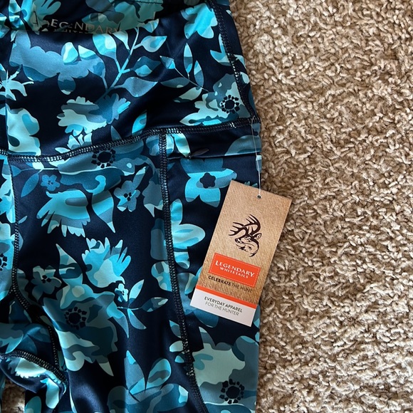 Legendary Whitetails Women’s Trail Blazer Leggings - Flower Camo- Size Medium - Picture 2 of 9